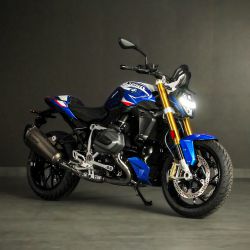 R1250R-04.jpg