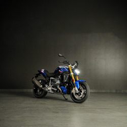 R1250R-01.jpg