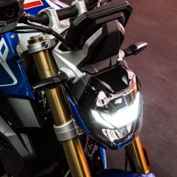 R1250R-03.jpg