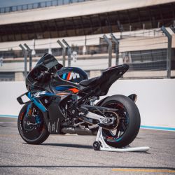 M1000RR-04.jpg