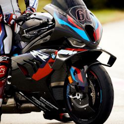 M1000RR-03.jpg